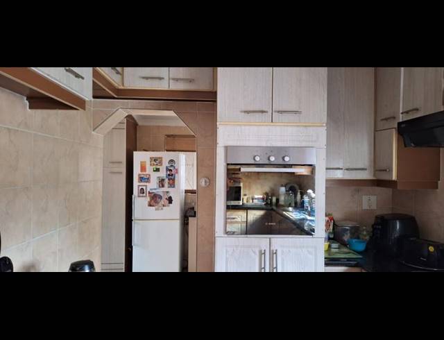 3 BEDROOM HOUSE FOR SALE IN CRAIGIEBURN